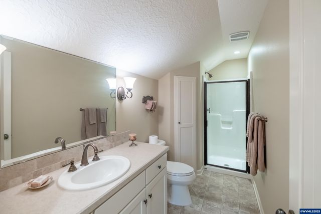 705 SE Stoneridge Ln, Dallas, OR 97338