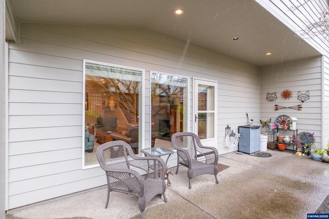 705 SE Stoneridge Ln, Dallas, OR 97338