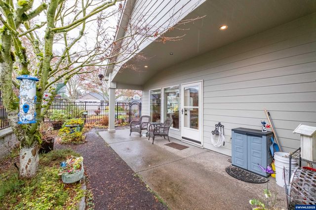 705 SE Stoneridge Ln, Dallas, OR 97338