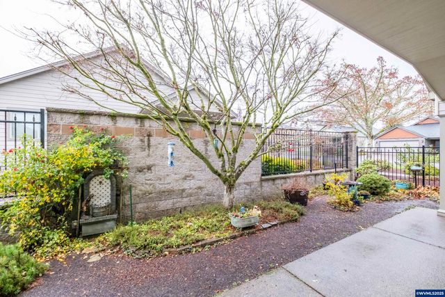 705 SE Stoneridge Ln, Dallas, OR 97338