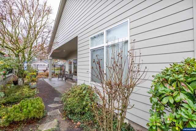 705 SE Stoneridge Ln, Dallas, OR 97338