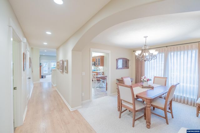 705 SE Stoneridge Ln, Dallas, OR 97338