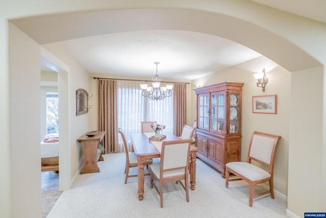 705 SE Stoneridge Ln, Dallas, OR 97338