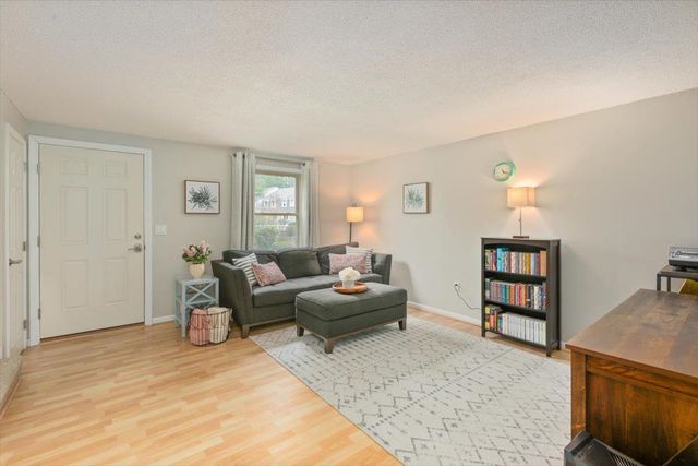 86 Sentry Way, Merrimack, NH 03054