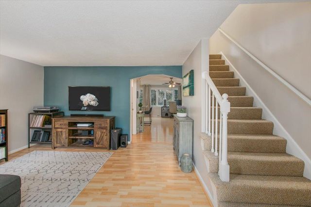 86 Sentry Way, Merrimack, NH 03054
