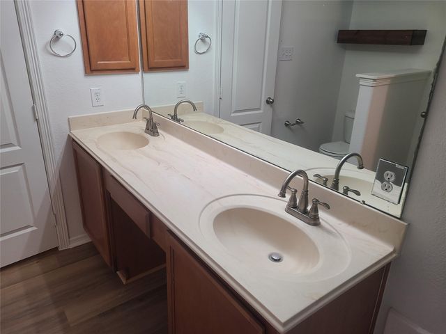 113 Laurel Meadow Court, La Marque, TX 77568