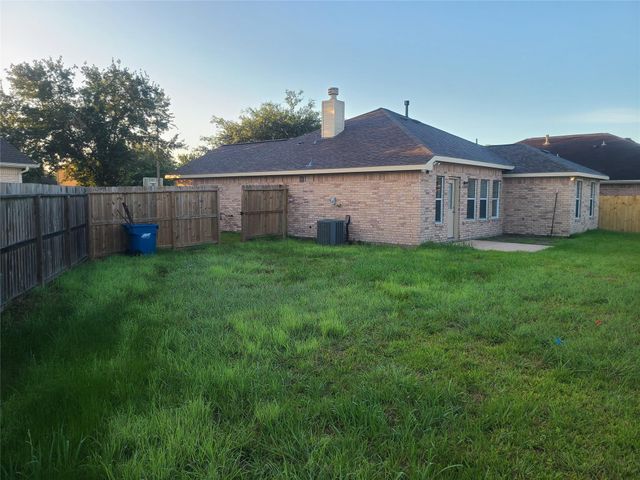 113 Laurel Meadow Court, La Marque, TX 77568