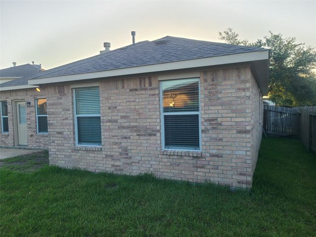 113 Laurel Meadow Court, La Marque, TX 77568