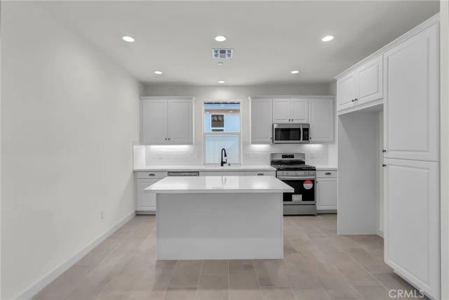 7432 Desert Sky Drive, Yucca Valley, CA 92284