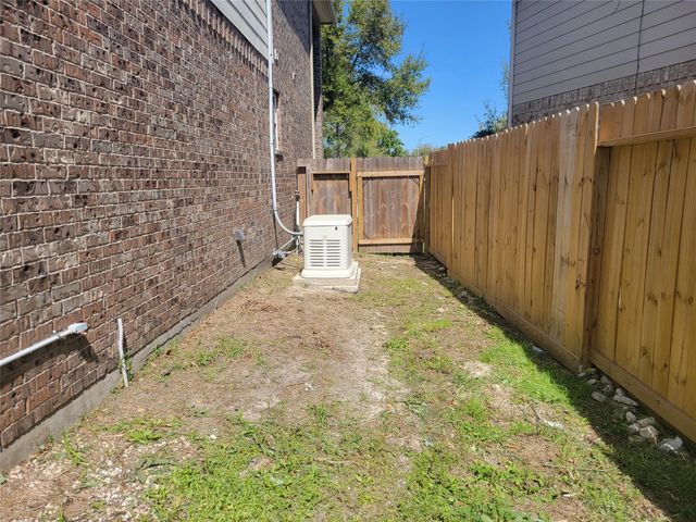 14307 Stonebury Trail Lane, Houston, TX 77044