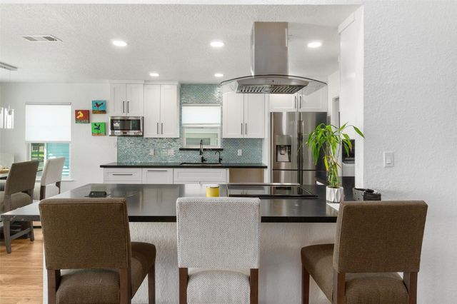 385 Ling, Bayou Vista, TX 77563