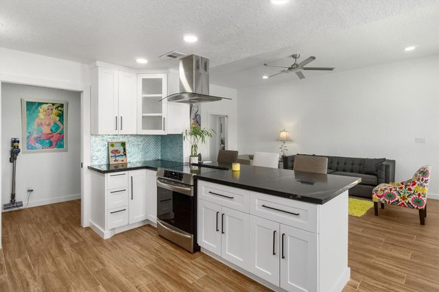 385 Ling, Bayou Vista, TX 77563
