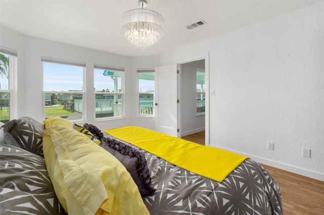 385 Ling, Bayou Vista, TX 77563