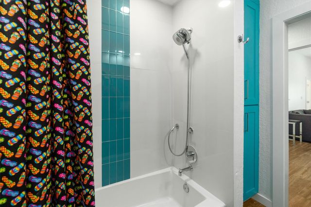 385 Ling, Bayou Vista, TX 77563