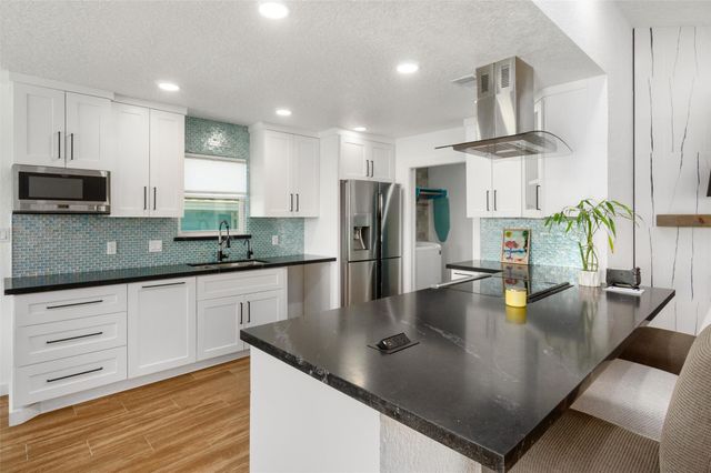 385 Ling, Bayou Vista, TX 77563