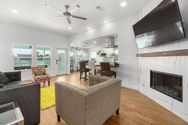 385 Ling, Bayou Vista, TX 77563