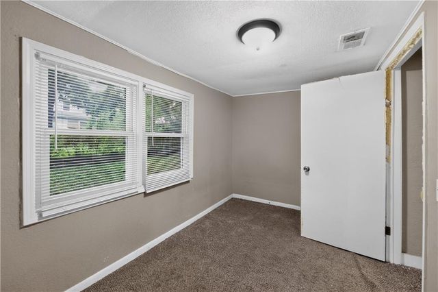 530 S Willow Avenue, Independence, MO 64053