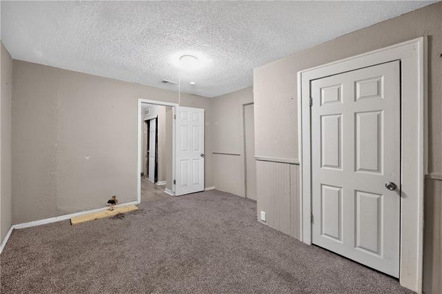 530 S Willow Avenue, Independence, MO 64053