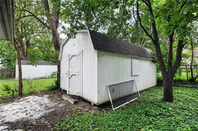 530 S Willow Avenue, Independence, MO 64053