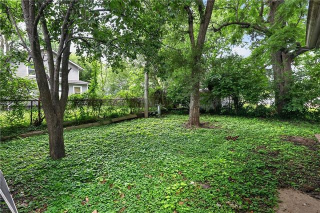 530 S Willow Avenue, Independence, MO 64053