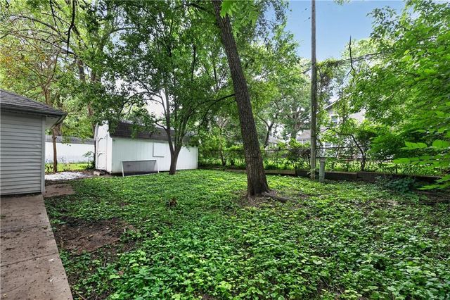 530 S Willow Avenue, Independence, MO 64053