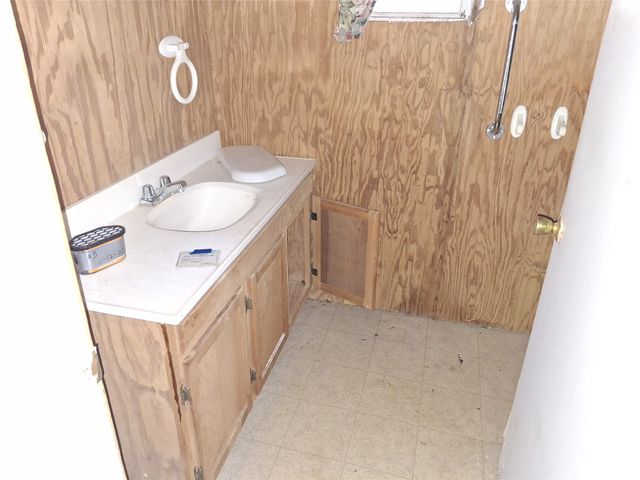 505 S Broadway Street, Bells, TX 75414