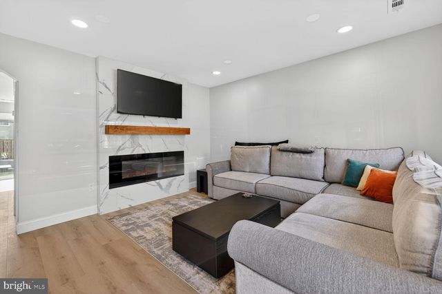 15745 AMBIANCE DR, Gaithersburg, MD 20878