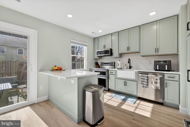 15745 AMBIANCE DR, Gaithersburg, MD 20878