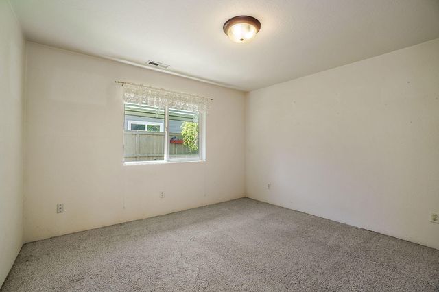 2580 Parkwood Village Lane, Central Point, OR 97502