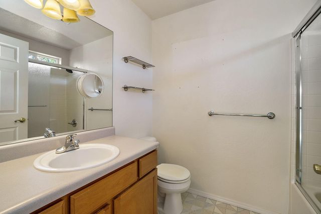 2580 Parkwood Village Lane, Central Point, OR 97502