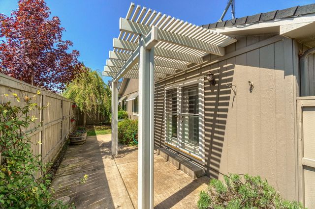 2580 Parkwood Village Lane, Central Point, OR 97502