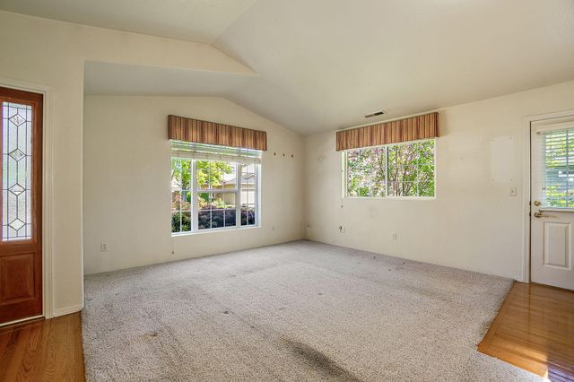 2580 Parkwood Village Lane, Central Point, OR 97502