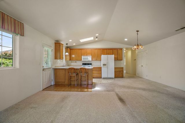 2580 Parkwood Village Lane, Central Point, OR 97502