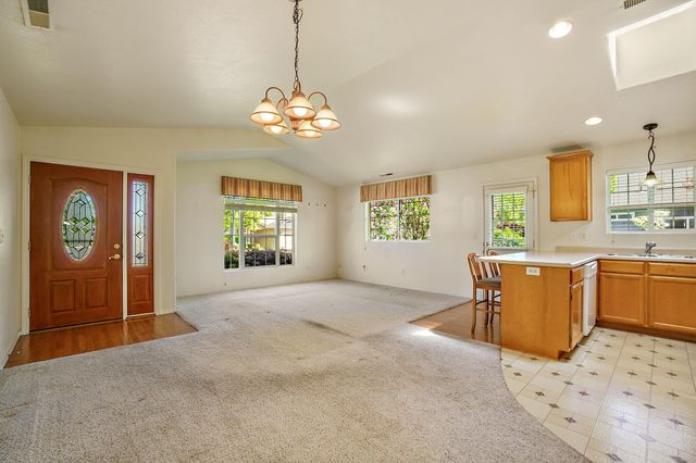 2580 Parkwood Village Lane, Central Point, OR 97502