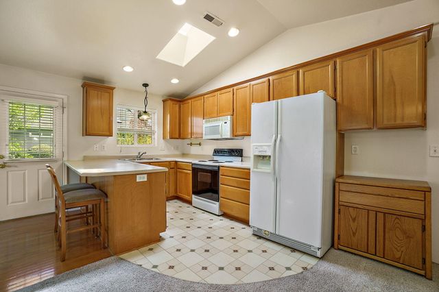 2580 Parkwood Village Lane, Central Point, OR 97502