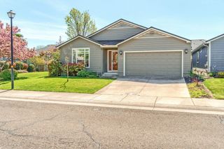 2580 Parkwood Village Lane, Central Point, OR 97502