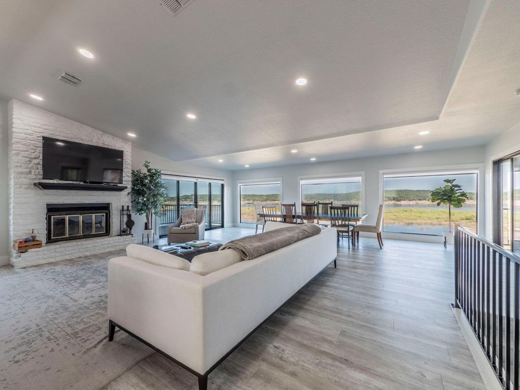 3900 Lake Park CV, Lago Vista, TX 78645