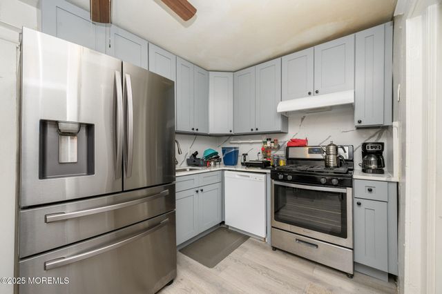 115 10th Street 11-113, Keansburg, NJ 07734