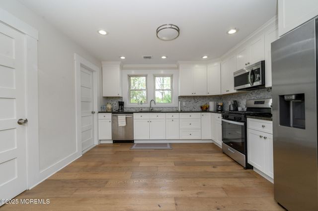 115 10th Street 11-113, Keansburg, NJ 07734