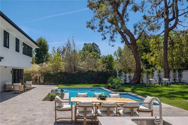 24208 Hatteras, Woodland Hills, CA 91367