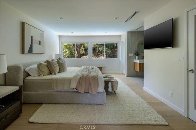 24208 Hatteras, Woodland Hills, CA 91367