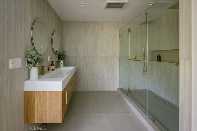 24208 Hatteras, Woodland Hills, CA 91367