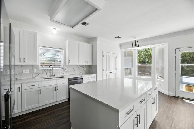 1901 Avante DR, Cedar Park, TX 78613