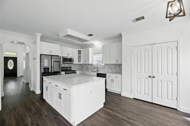 1901 Avante DR, Cedar Park, TX 78613