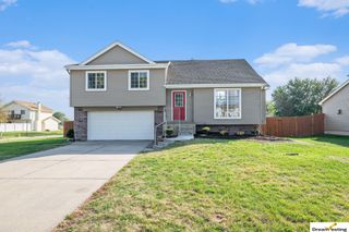 1507 Charleston Drive, Papillion, NE 68133