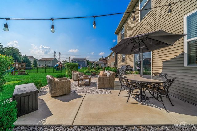 47 Windstone Drive, North Aurora, IL 60542