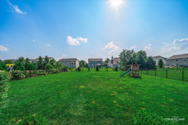 47 Windstone Drive, North Aurora, IL 60542