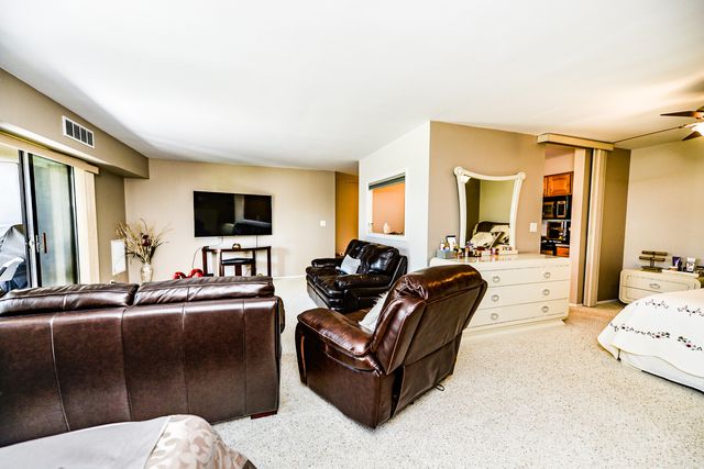1415 E Central Road 206A, Arlington Heights, IL 60005