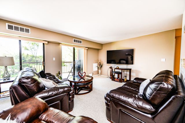 1415 E Central Road 206A, Arlington Heights, IL 60005