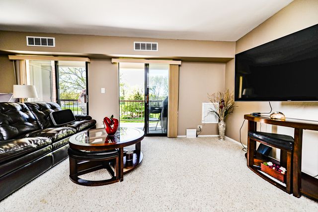 1415 E Central Road 206A, Arlington Heights, IL 60005